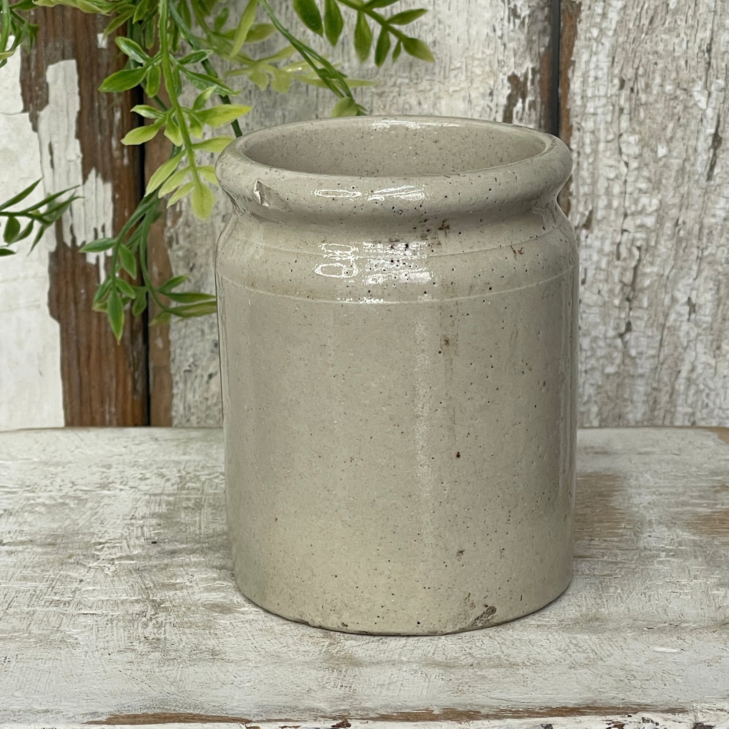 Stoneware Pot -Antiquités