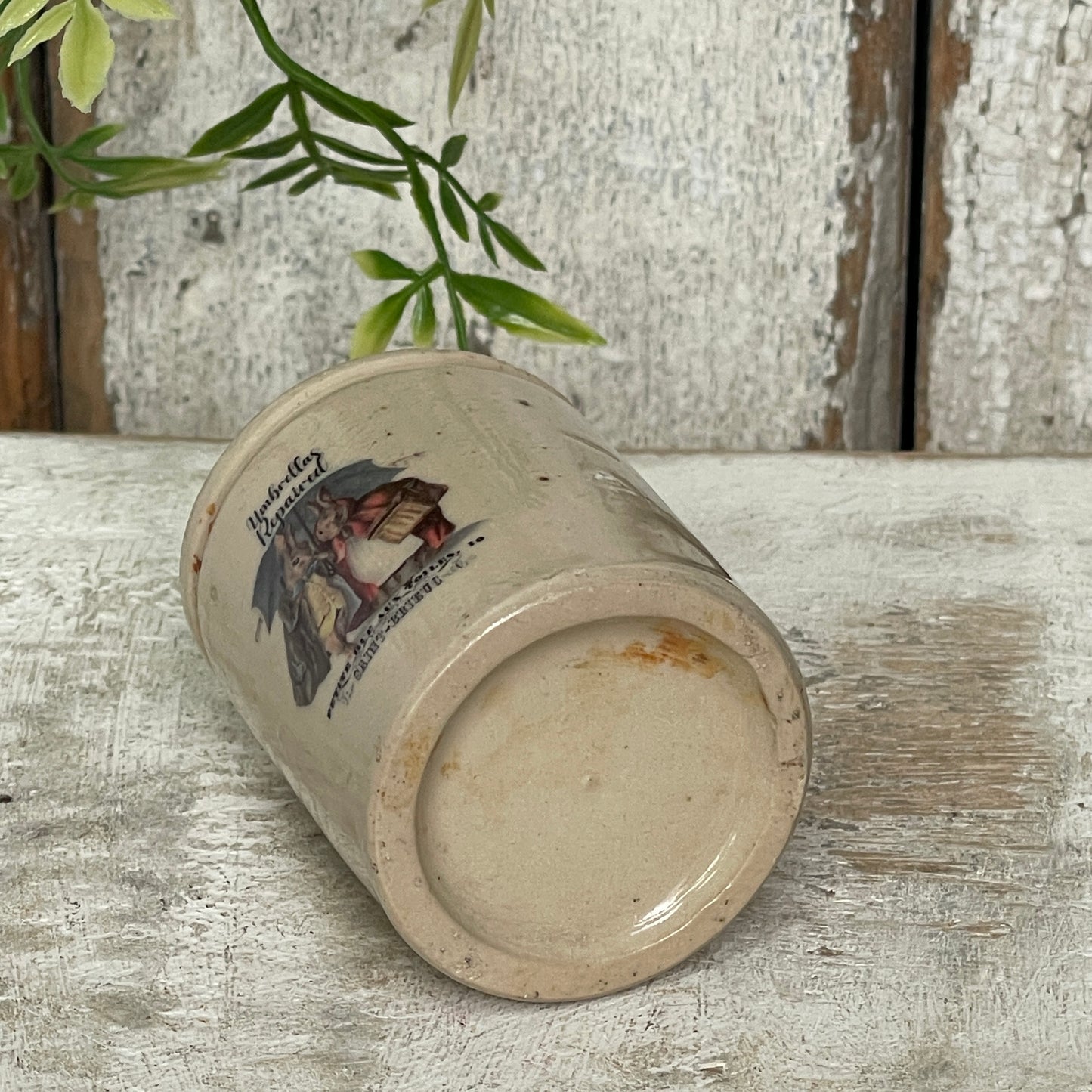 Stoneware Pot -Umbrella Bunnies