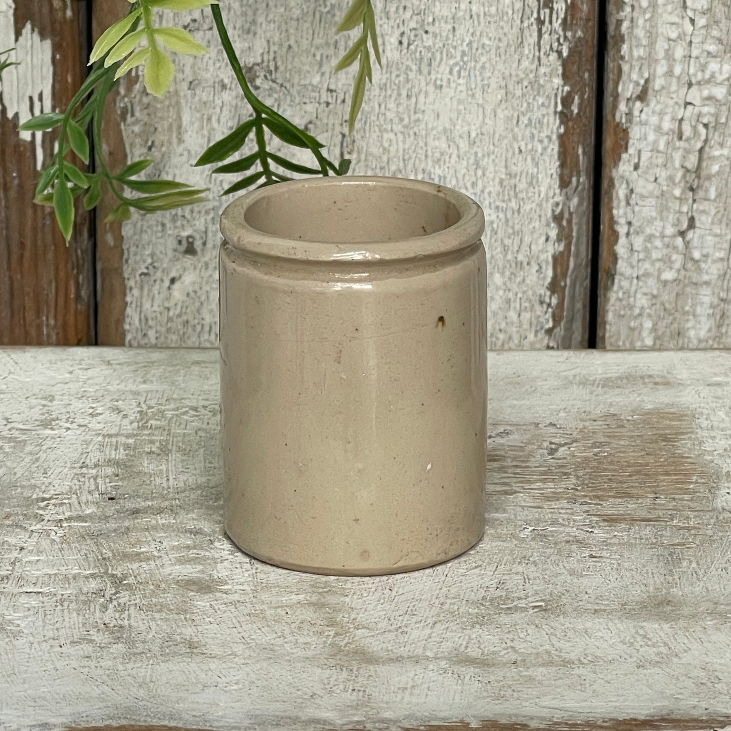 Stoneware Pot -Umbrella Bunnies