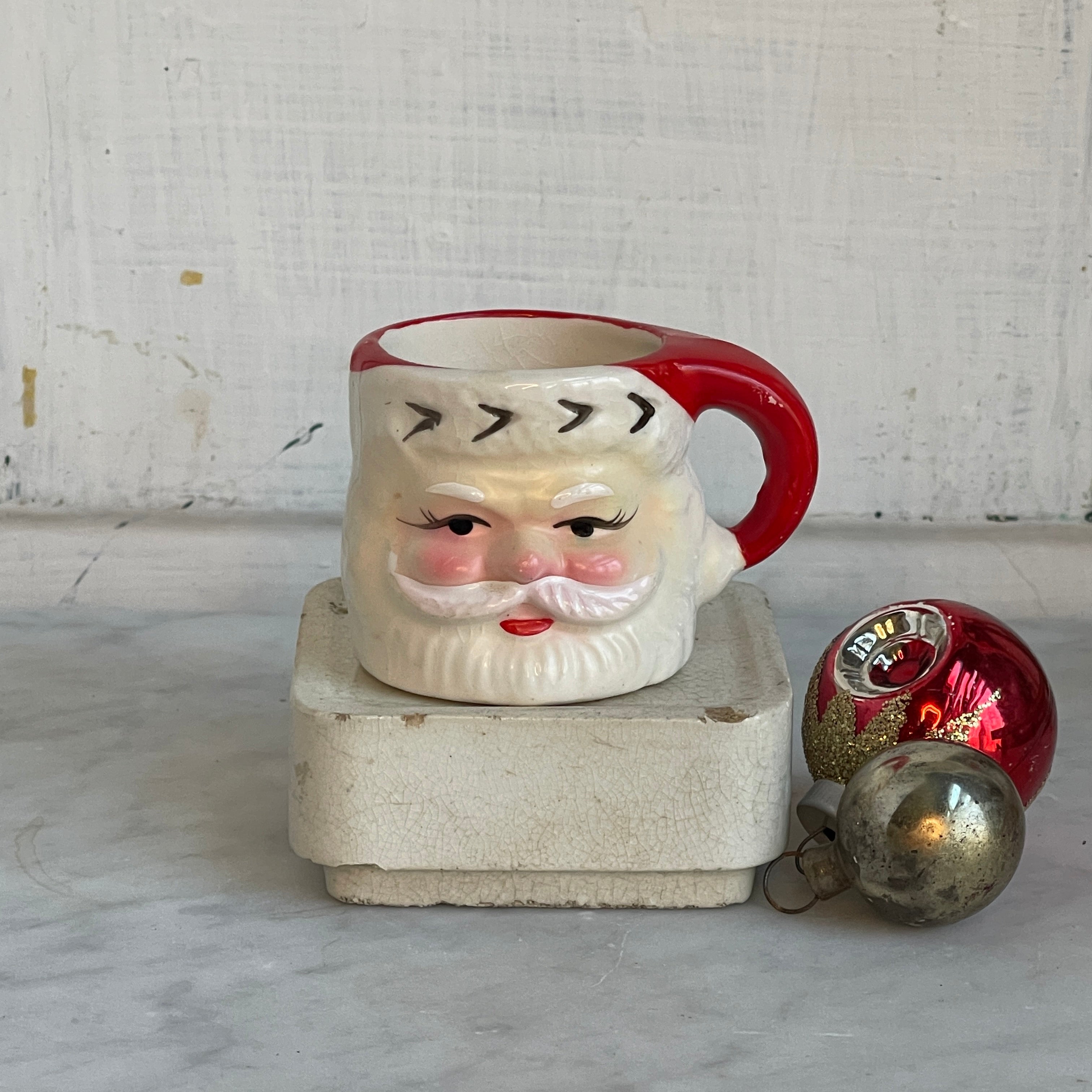 Vintage looking good NOEL mini Santa mugs